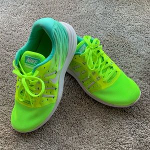 Nike Lunarstelos women’s tennis shoes